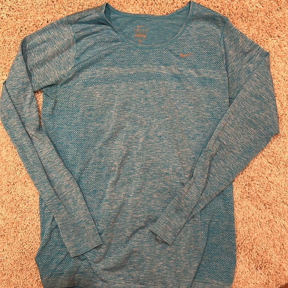 nike women’s dri fit top ! - Picture 3 of 5